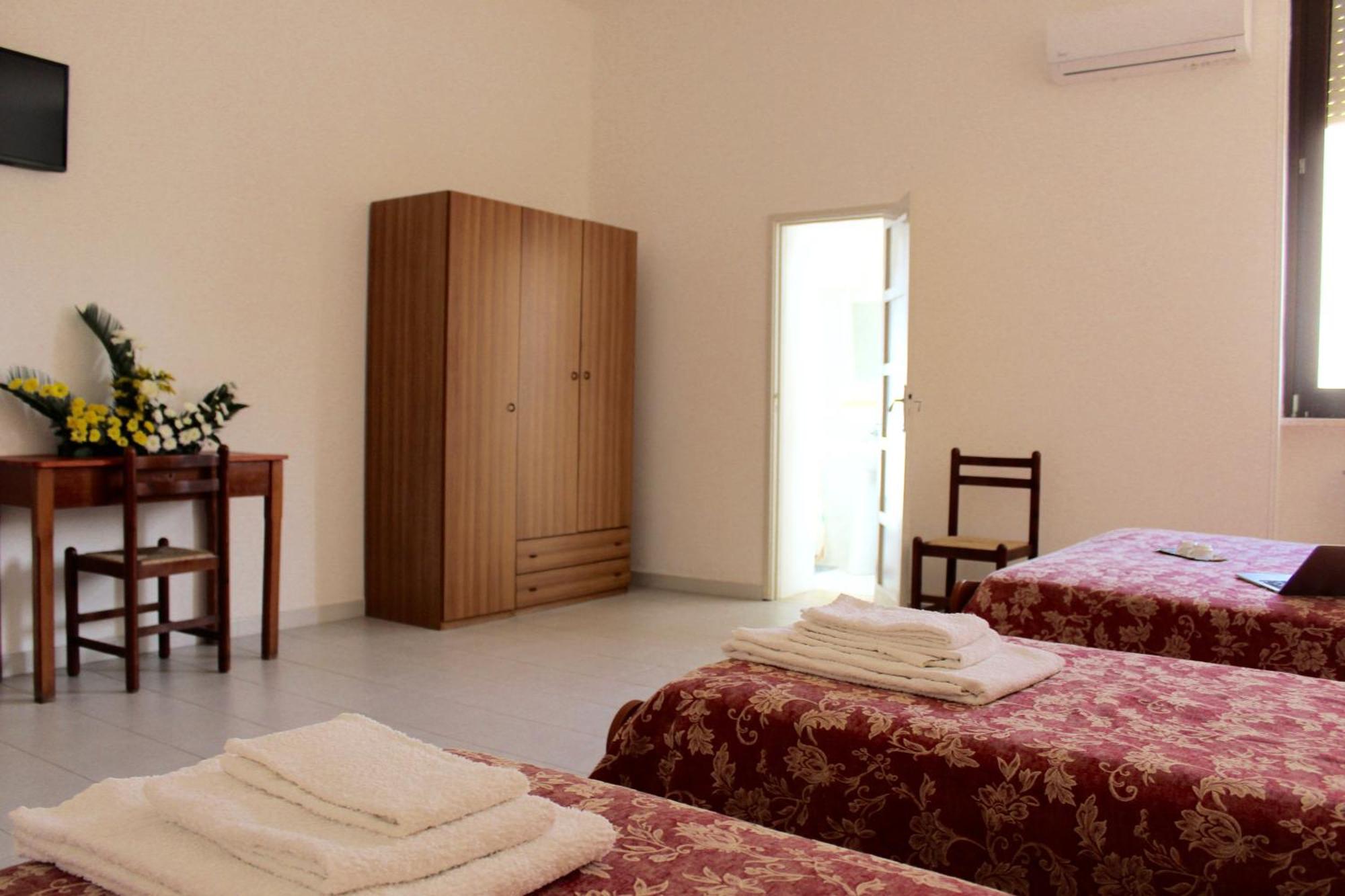 Albergo Del Santuario Santa Maria di Leuca Exteriör bild