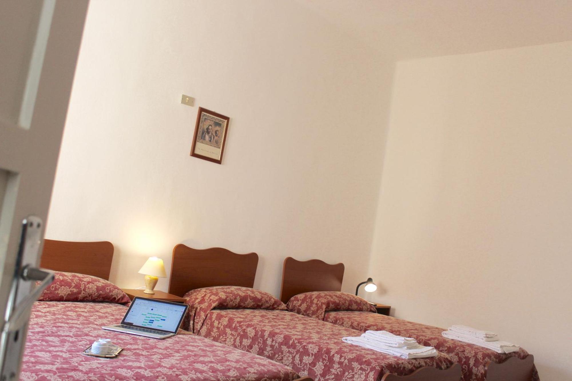 Albergo Del Santuario Santa Maria di Leuca Exteriör bild